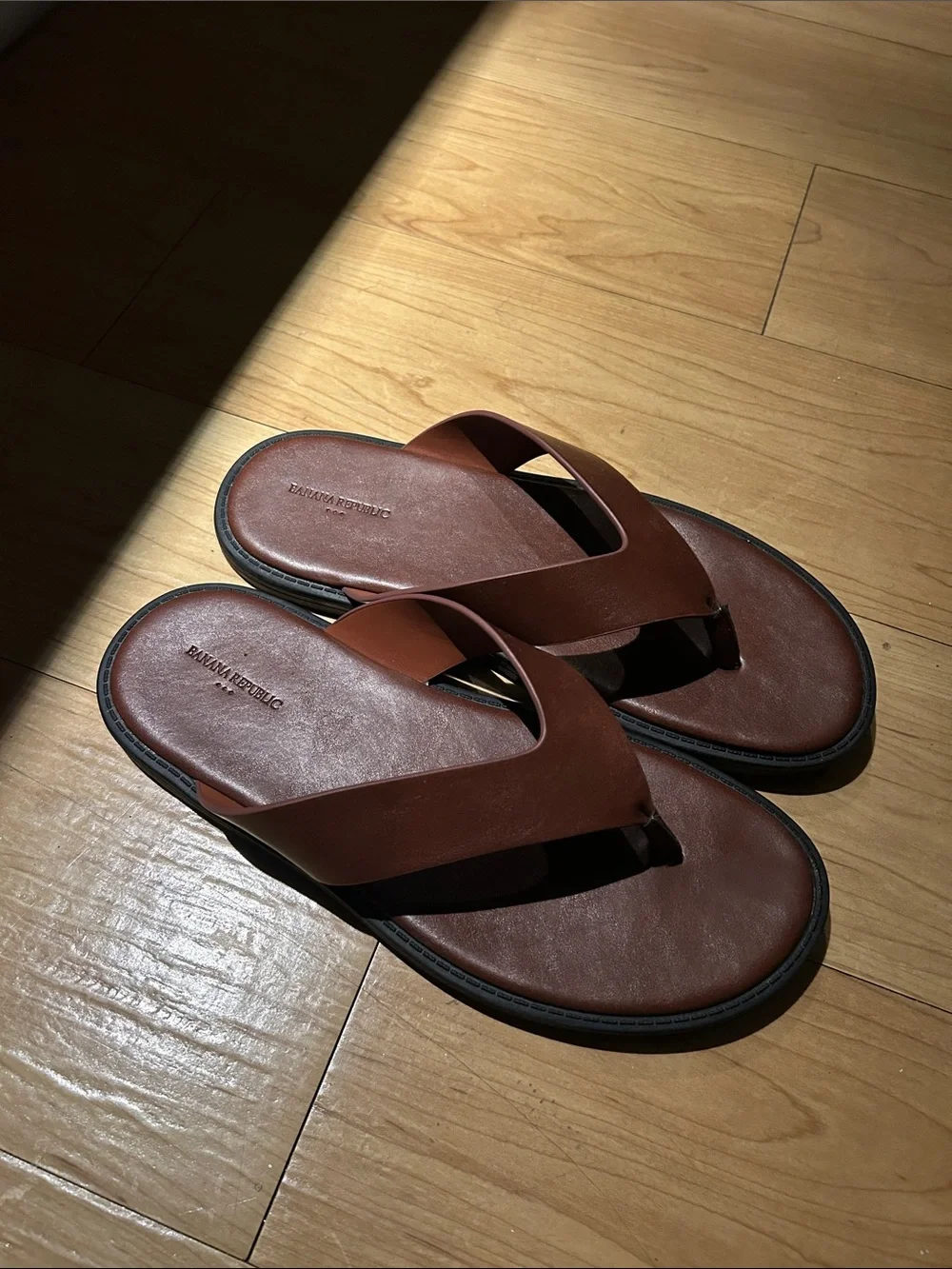 banana republic flip flops